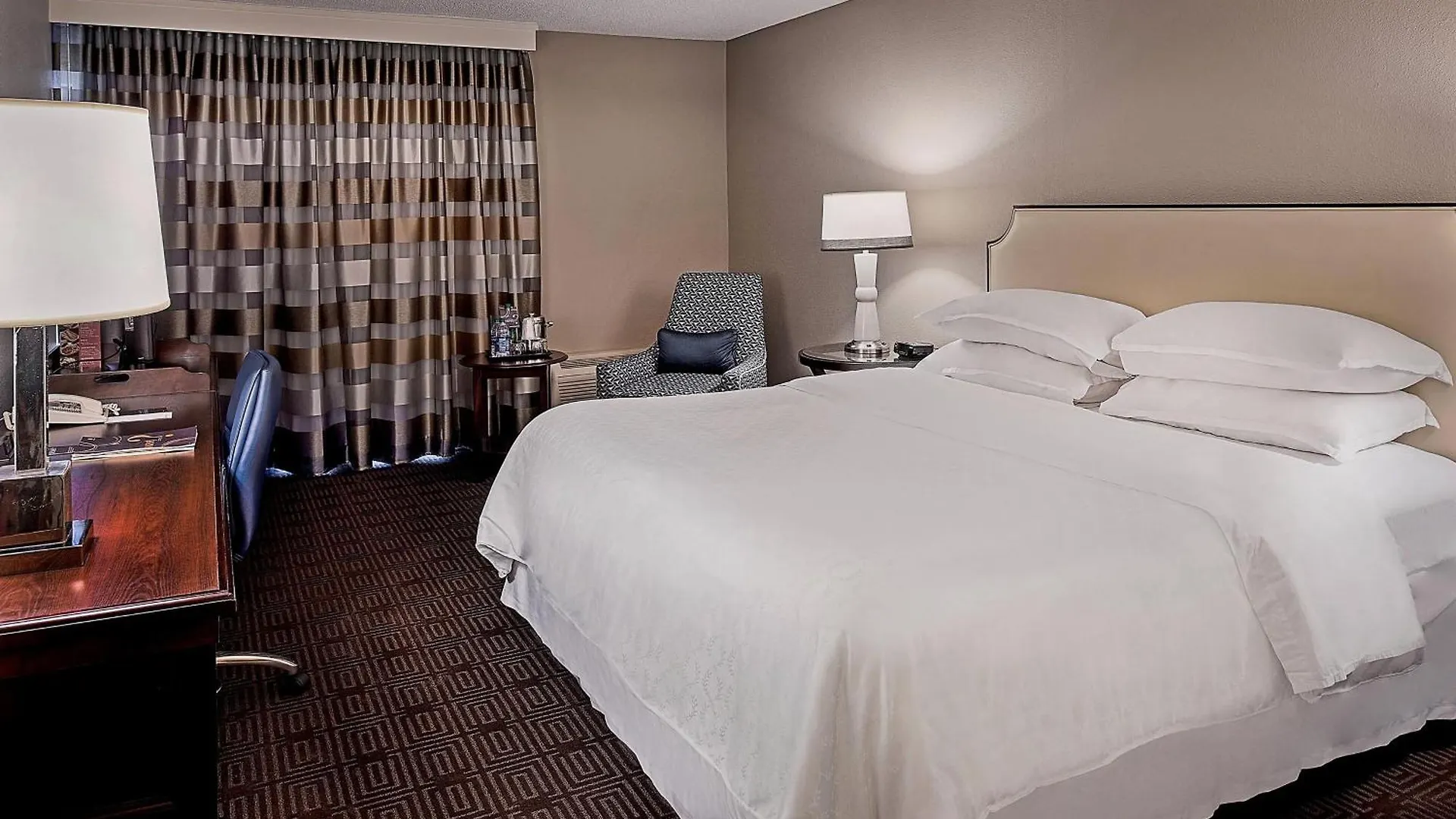 Sheraton Westport Lakeside Chalet Maryland Heights 3*,