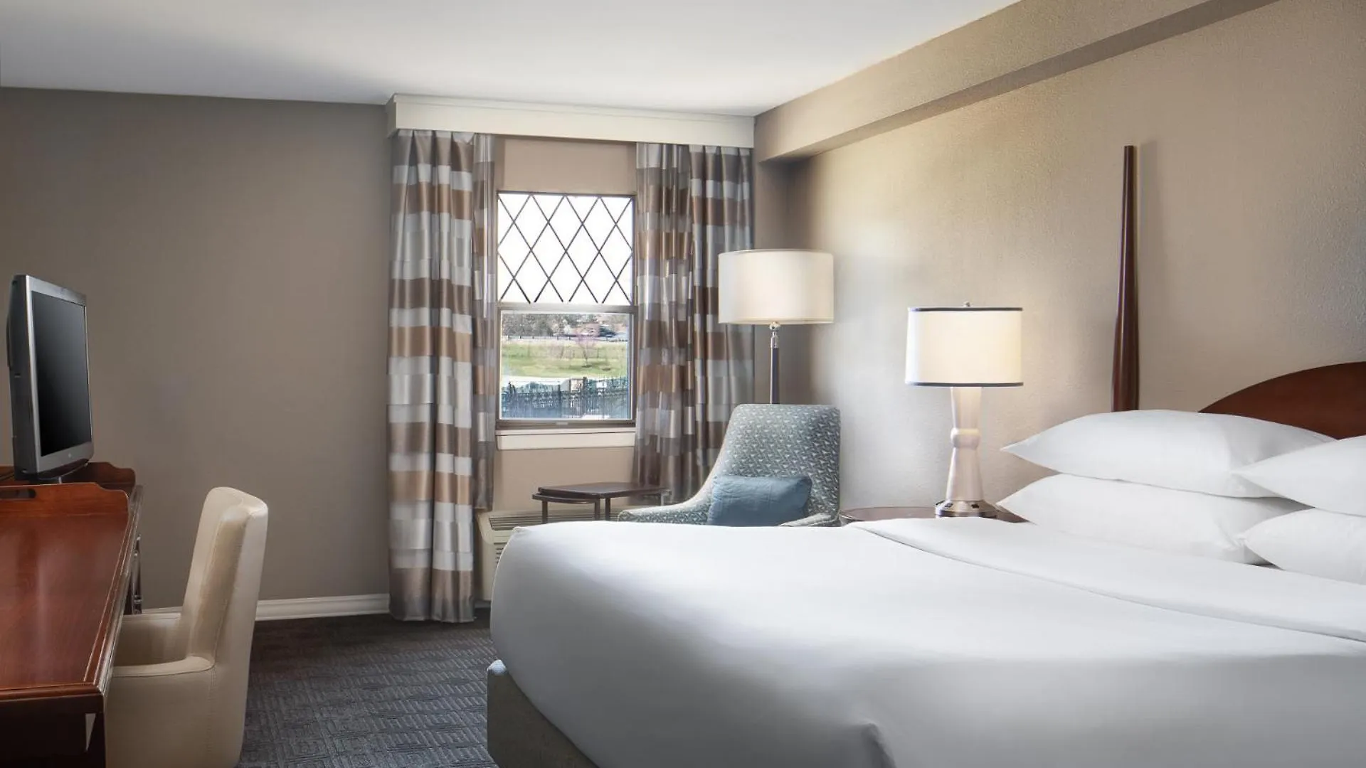 Sheraton Westport Lakeside Chalet Maryland Heights